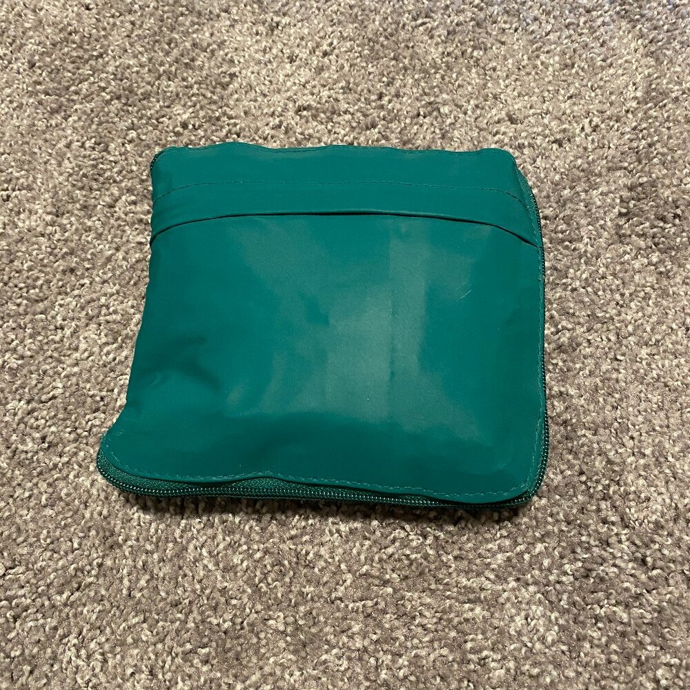 Foldable tote/gym bag. Vinyl cover Nylon lining. Green. NWOT